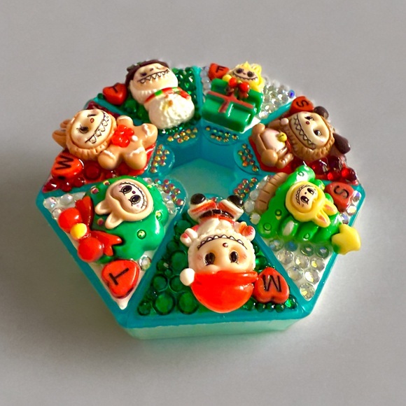 Decoden Pill Case, Labubu Christmas Cute Monsters Weekly Box, Kawaii Handmade - Picture 2 of 5